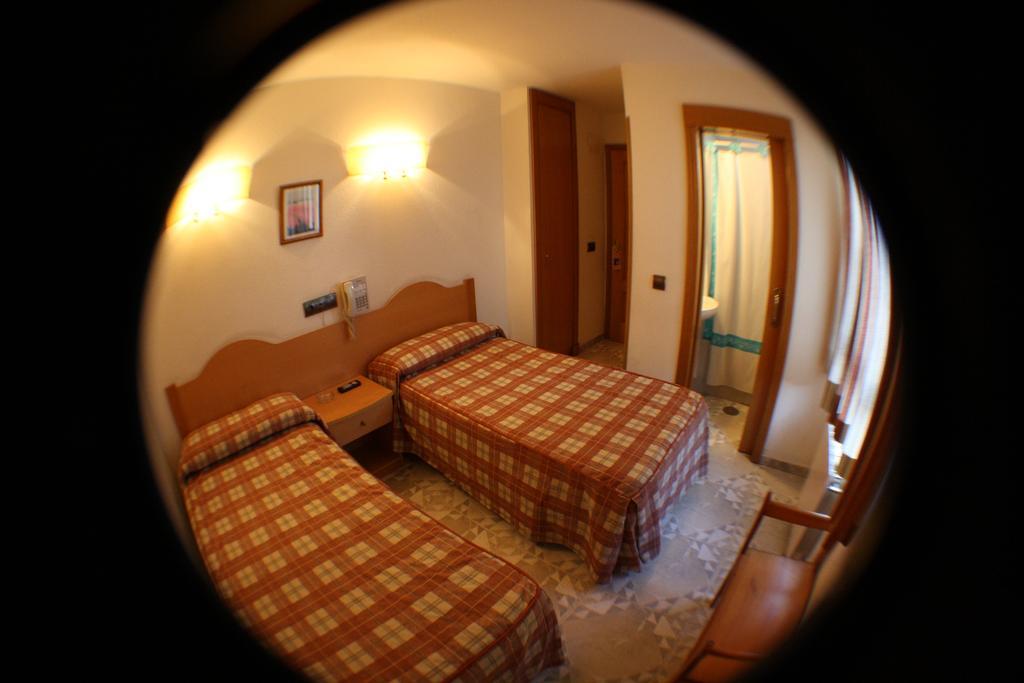 Hostal Goyma II San Fernando De Henares Kültér fotó