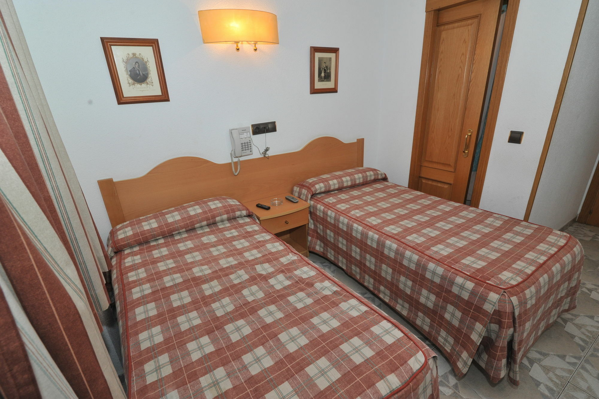Hostal Goyma II San Fernando De Henares Kültér fotó