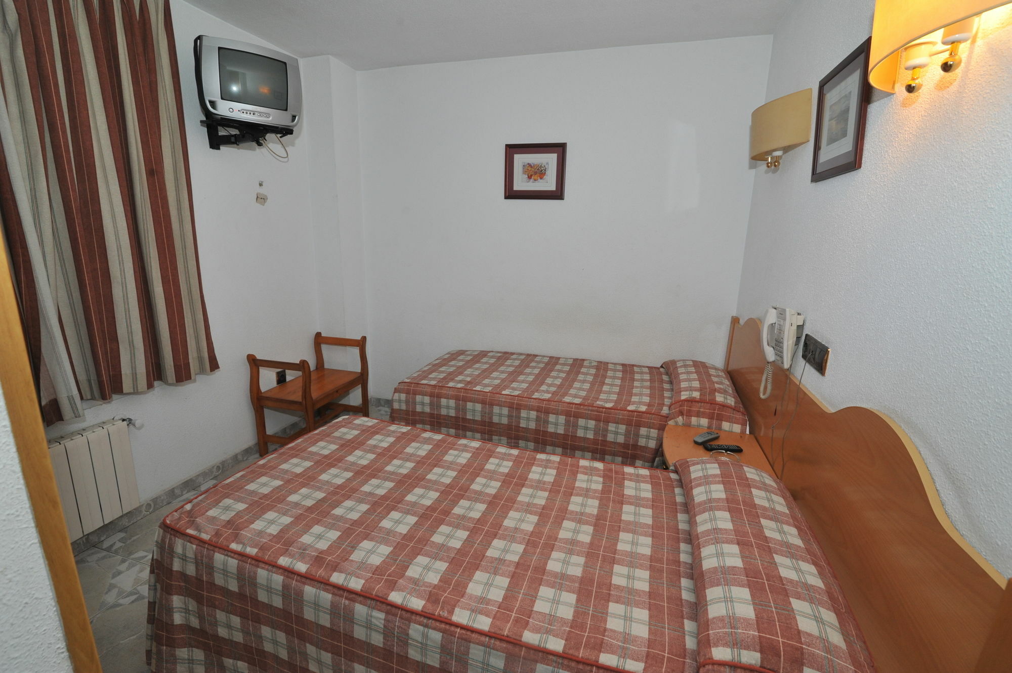 Hostal Goyma II San Fernando De Henares Kültér fotó